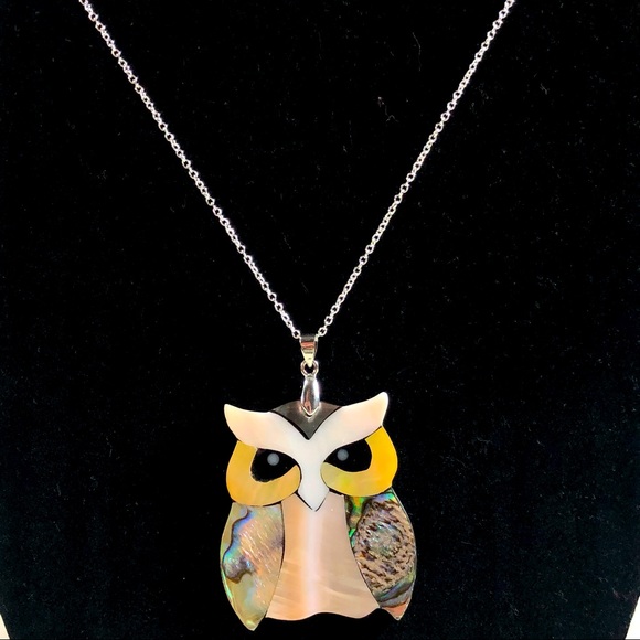 Owl abolone shell pendant necklace in many colors, beautiful on silver chain - Picture 3 of 8